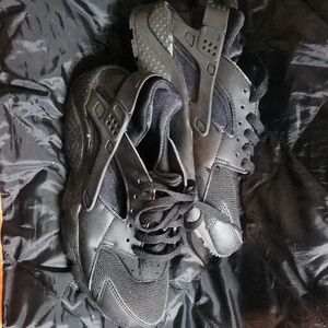 Men's Black Athletic Shoes